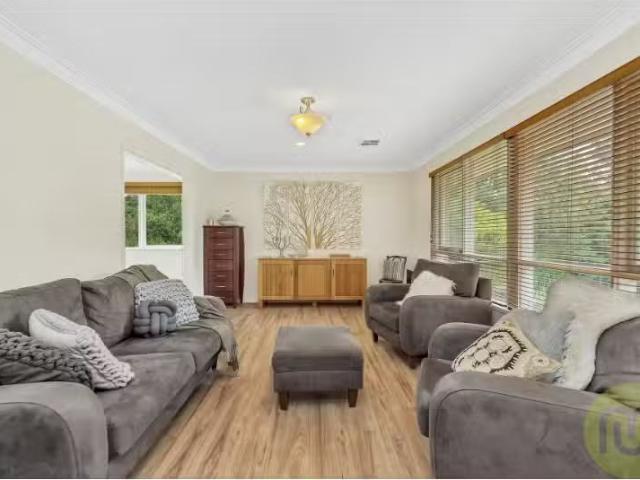Charming 4 Ham Place, Garran House for rent Listed by Ella Bu.
