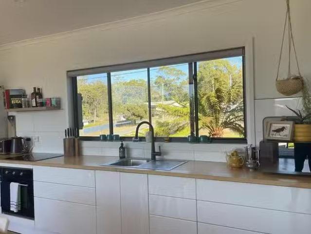 Nice 4 Noyes Road, White Beach, TAS 7184