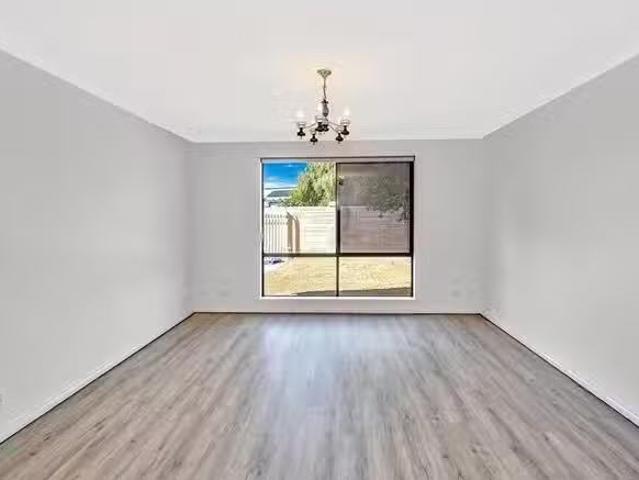Charming 4 Reef Place, Safety Bay, WA 6169