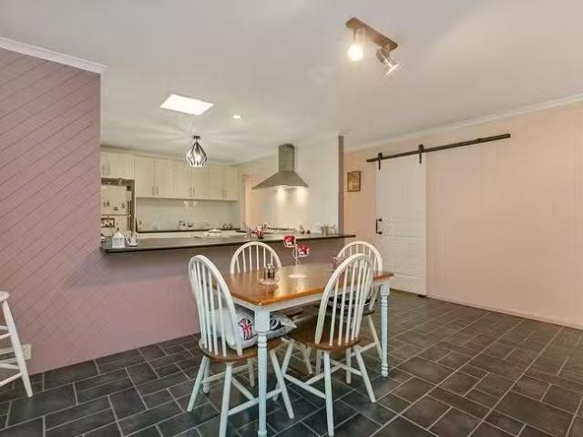 Rental! 4 Weeroona Avenue, Port Noarlunga South, SA 5167