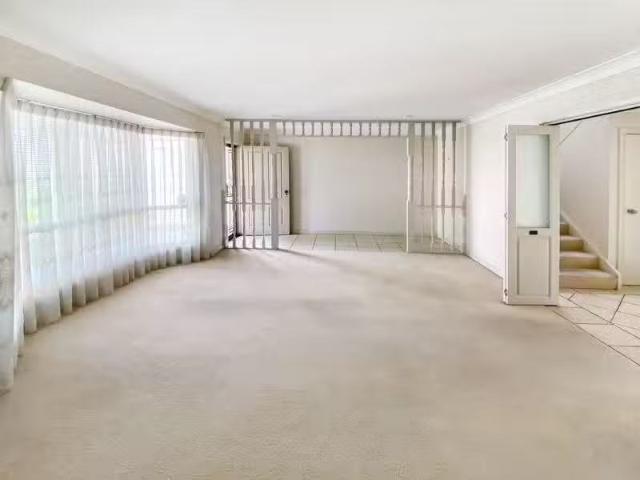 For Rent! 4 Wickham Road, New Lambton Townhouse for rent List.