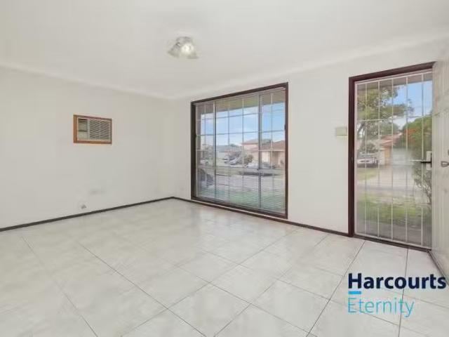 Just in! 4 Teuma Place, GLENDENNING, NSW 2761 House for Rent