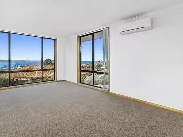 For Rent! 4 Yallaroo Drive, BLACKMANS BAY, TAS 7052 House fo.