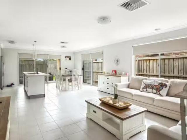 For Rent! 54 Trillium Boulevard, MICKLEHAM, VIC 3064 House f.