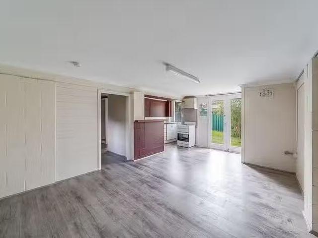Deal! 54A Myee Road, Macquarie Fields, NSW 2564