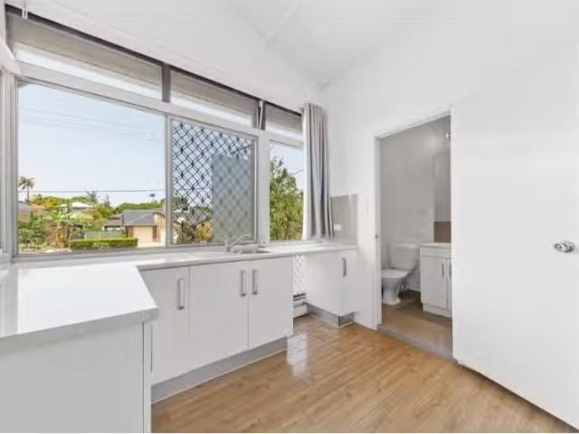 Nice 55 Mitchell St, Sunnybank House for rent Listed by Micha.