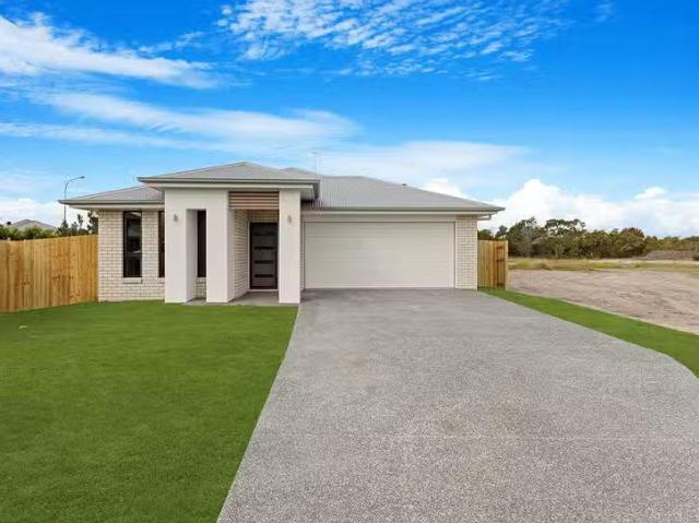 Charming 59 North Lakes Circuit, Burrum Heads, QLD 4659