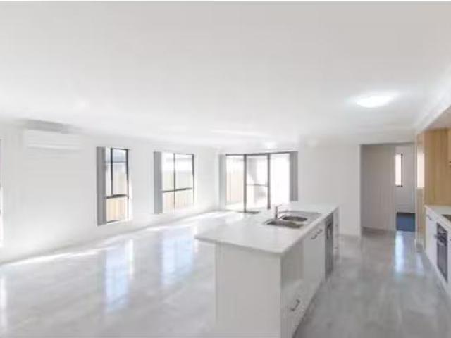 Charming 59 Barr Promenade, THORNTON House for rent Listed by.