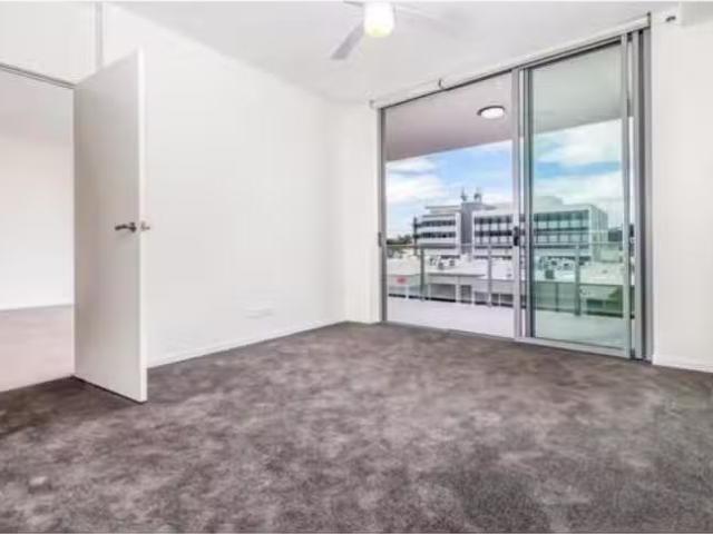 Deal! 503/5 Cameron Street, South Brisbane, QLD 4101