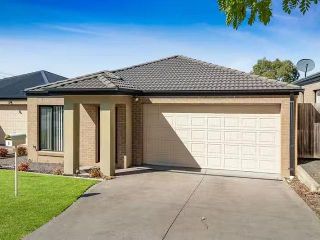 Cheap 5/103 Army Road, Pakenham VIC 3810