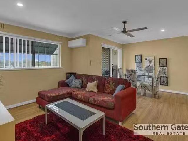 Unique 5/16 Jecks Place, Orelia, WA 6167