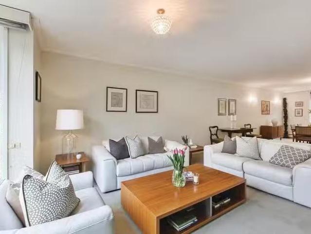 Just in! 5/18 Lansell Road, Toorak, VIC 3142