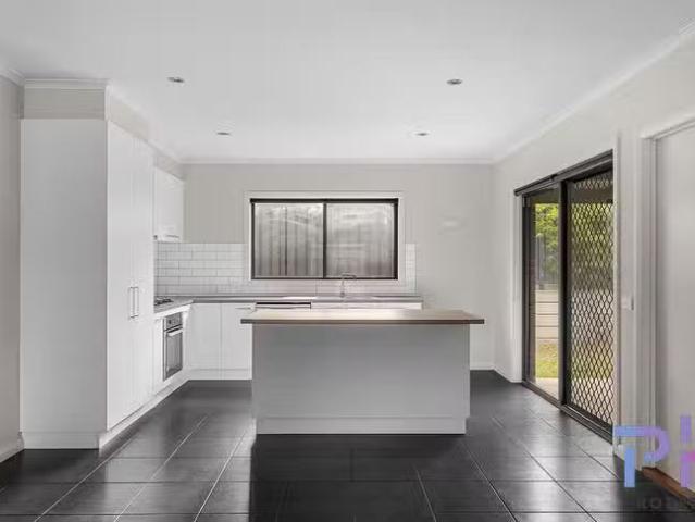 Unique 5/18A Curtain Street, Eaglehawk, VIC 3556