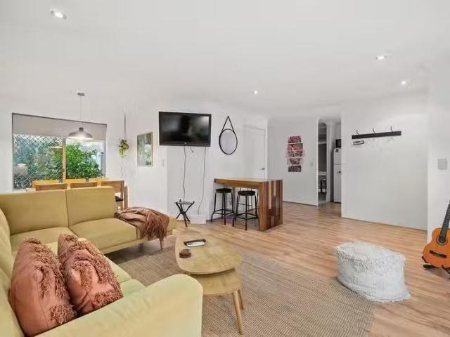 Deal! 5/2 Bonnievale Street, Mount Hawthorn, WA 6016