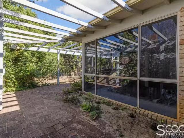 Nice 52 Canning Avenue, Mount Pleasant, WA 6153
