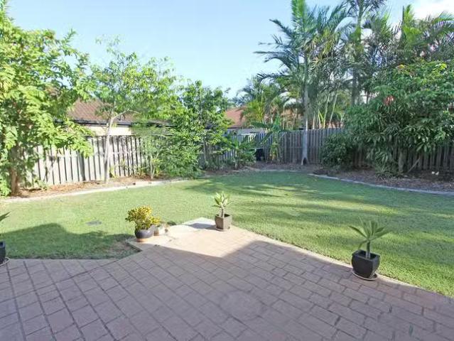 Cozy 52 Crestwood Drive, Molendinar, QLD 4214