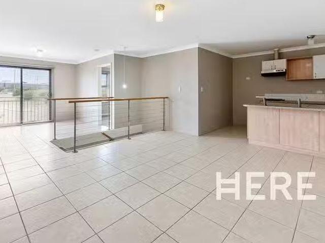 Just in! 5/2 Hogarth Street, Cannington, WA 6107