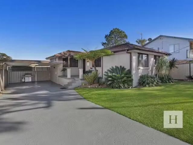 Just in! 52 Kawana Avenue, Blue Haven House for rent Listed b.