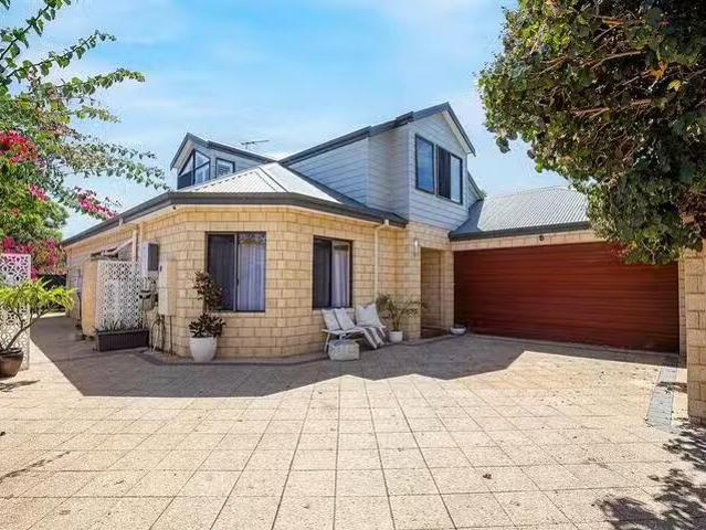 Rental! 52A Nicholas Crescent, Hilton, WA 6163