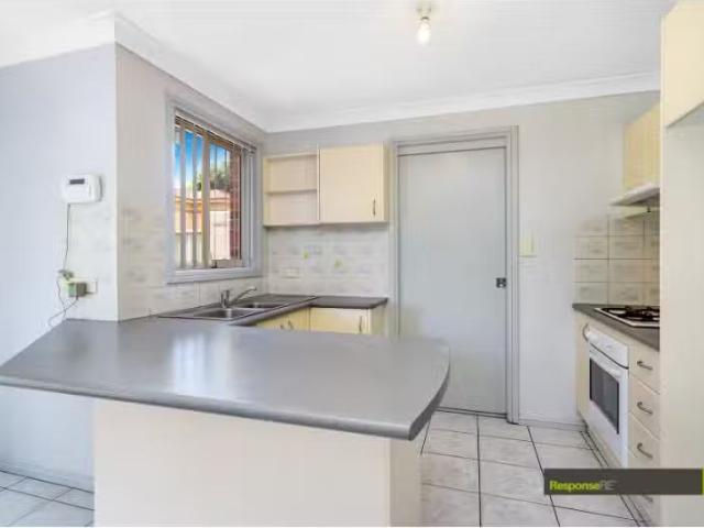 For Rent! 5/32 Lovegrove Drive, Quakers Hill Townhouse for ren.