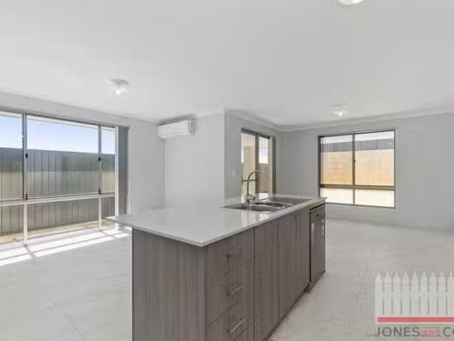 Deal! 5 Conjola Street, Yanchep, WA 6035