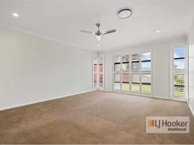 Cozy 5 Claremont Close, Ashtonfield House for rent Listed by.