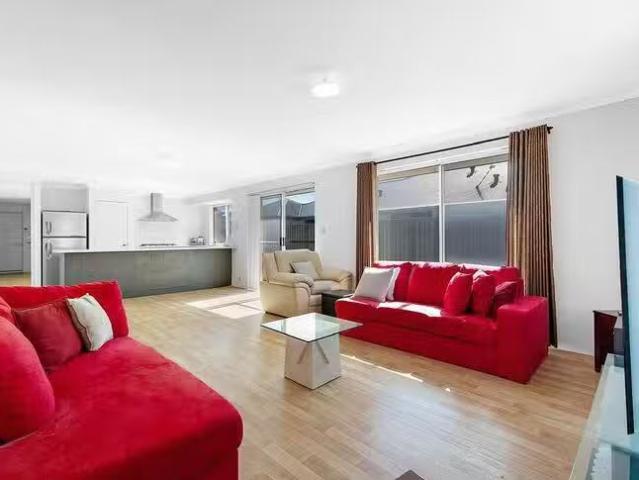Deal! 5 Athena Street, Aveley, WA 6069