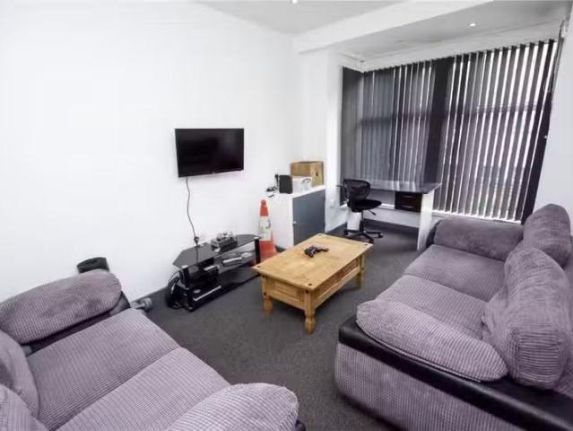 Cozy 5 BA 5 bedroom house for rent in Pershore Road, Selly Par.