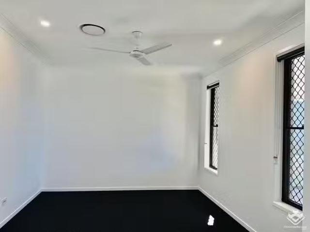 Unique 5 Barton Court, Greenbank, QLD 4124