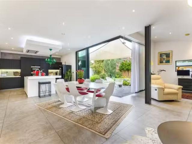 Cheap 5 bedroom detached house for rent in West Riding, Bricke.