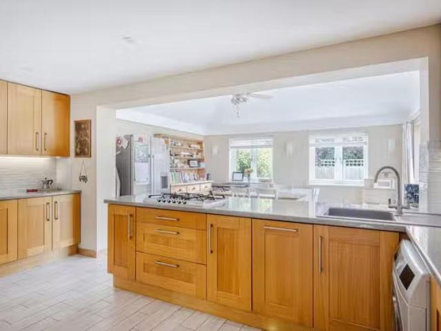 For Rent! 5 bedroom house for rent in Gibbs Field, Bishop`s St.
