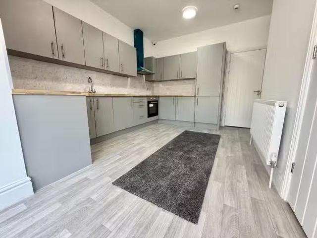 Nice 5 bedroom semi detached house for rent in The Green, Cast.
