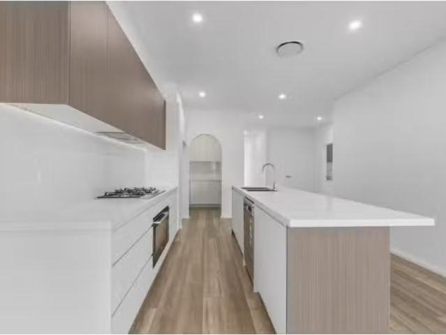 Cheap 5 BR 14 Virginia Street, Guildford Townhouse for rent L.