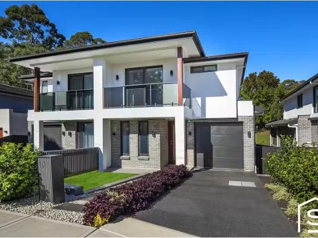 Cozy 5 BR 17 Driver Street, Denistone West Townhouse for rent.