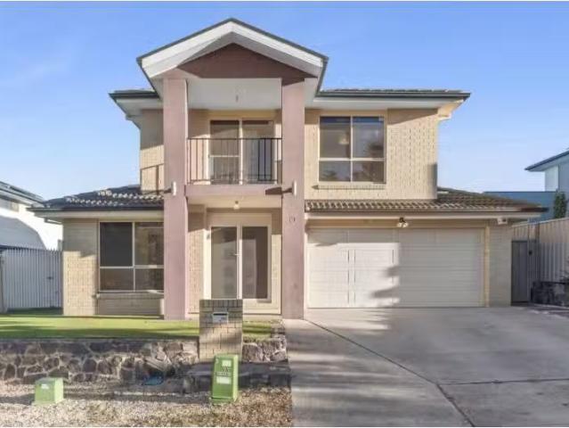 For Rent! 5 BR 21 Helpmann Street, BONYTHON House for rent Li.