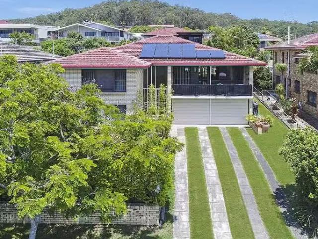 Just in! 5 BR 29 Ara Street, Camp Hill, QLD 4152