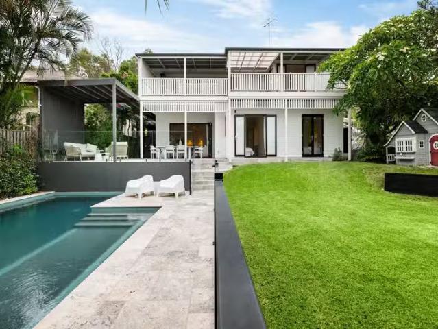 Cozy 5 BR 45 Bunowang Street, BALMORAL, QLD 4171 House for R.