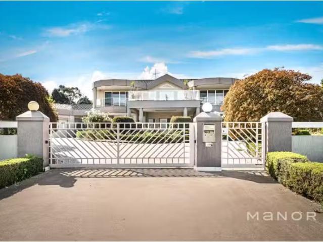 Nice 5 BR 49 51 Crosslands Road, Galston House for rent Liste.