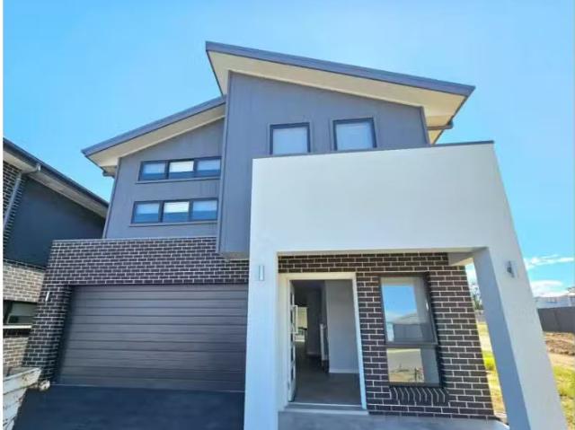 Charming 5 BR 54 Scandinavian Circuit, Rouse Hill House for re.