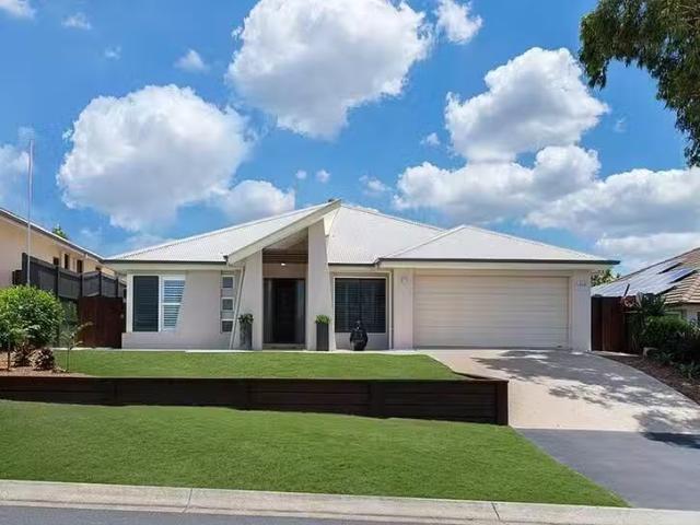 For Rent! 5 BR 60 Goodenia Crescent, Seventeen Mile Rocks, QLD.
