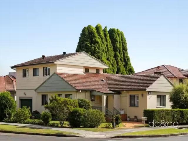 Rental! 5 BR 62 Flavelle Street, Concord House for rent Liste.