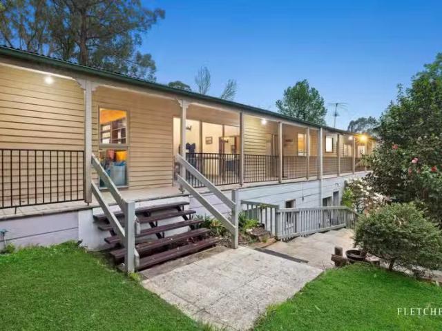 Nice 5 BR 69 Menzies Road, Menzies Creek VIC 3159 House Auct.