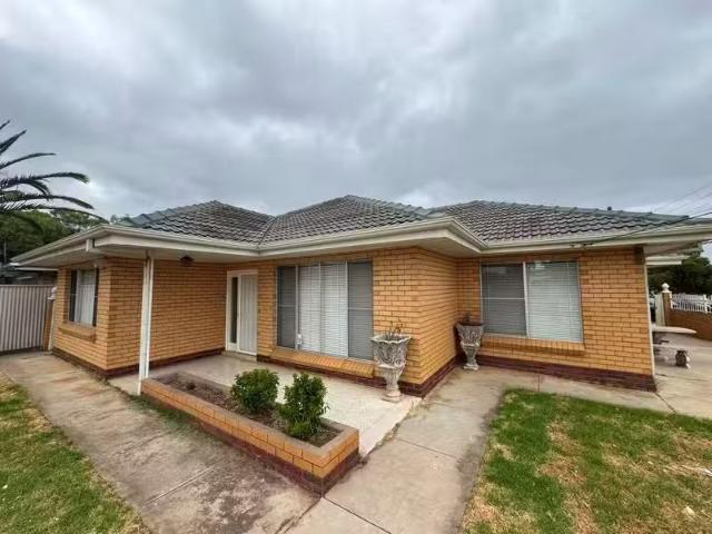 Charming 5 BR 93 O G Road, KLEMZIG, SA 5087 House for Rent