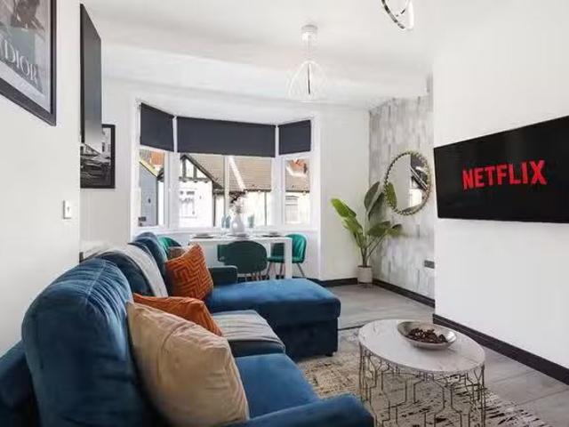 Rental! 5 BR Cambridge Street