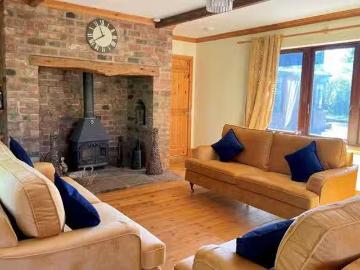 Rental! 5 BR Greenfield Caravan Site
