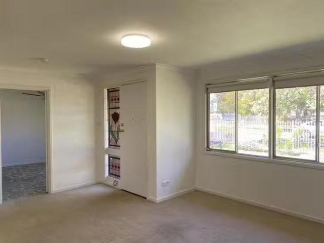 For Rent! 5 Broughton Road, Elizabeth Vale, SA 5112