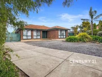 Charming 5 Dobell Court, Trott Park, SA 5158