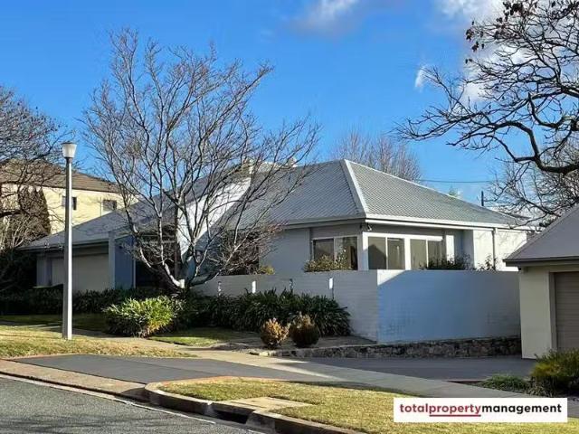 Unique 5 Deane Street, Yarralumla House for rent Listed by Ca.