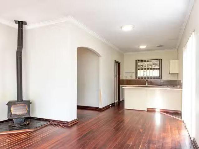 Cozy 5 Kathleen Close, Maida Vale, WA 6057