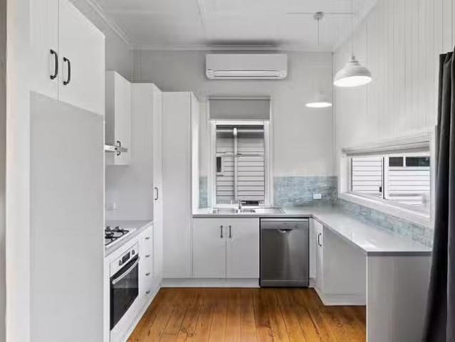 Deal! 5 Hampshire Street, North Toowoomba, QLD 4350